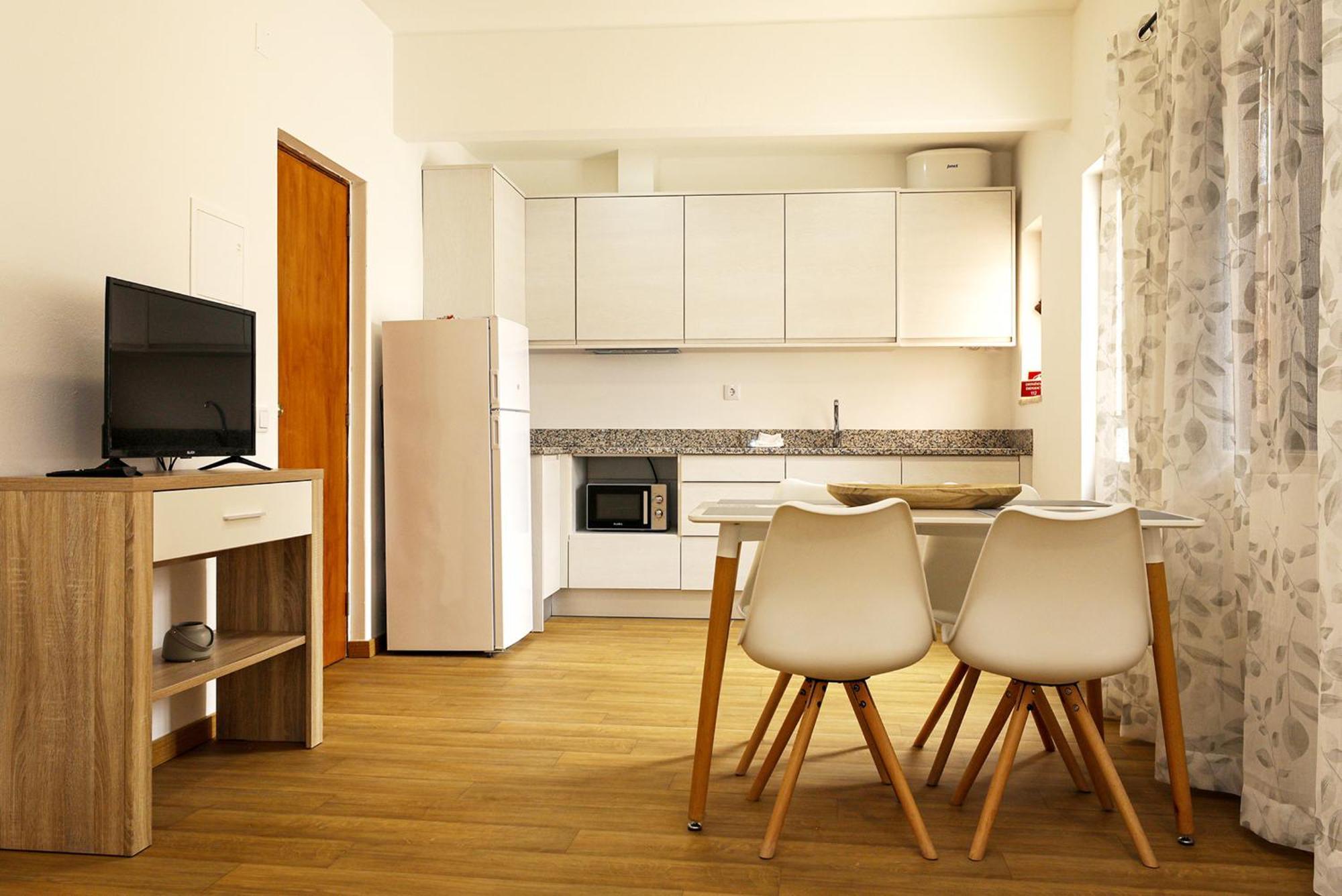 B87 - Windmill 2 Bed Apartment In Odiáxere Buitenkant foto